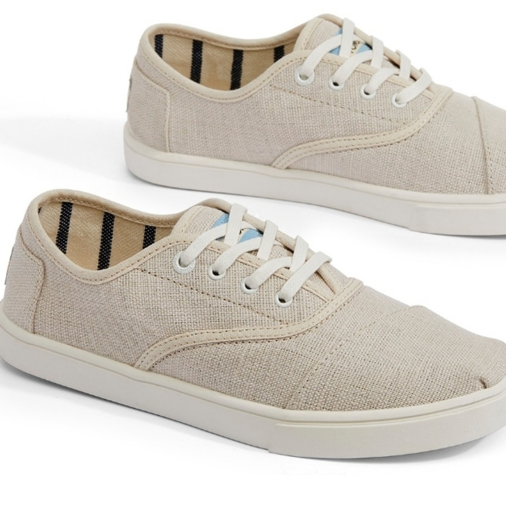 Tom's natural heritage kids lace up canvas shoes